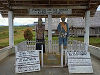 Monumen Raja Lore dan Permaisuri (KABO dan MPOLITE)